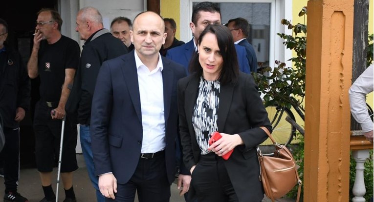 SDP-ovka: Anušićeva savjetnica odavala tajne podatke. Anušić: Nije ona, ja sam