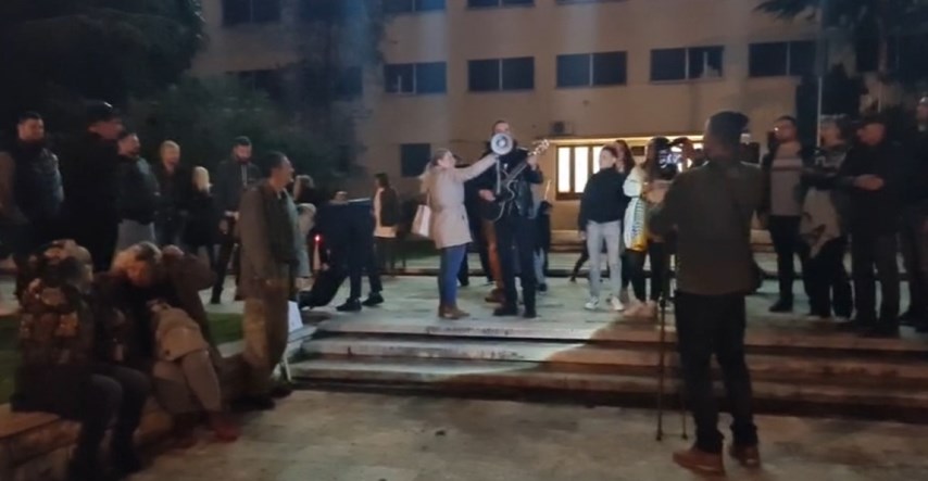 Prosvjed protiv covid-potvrda u Splitu: "Testiranje može ubiti čovjeka"