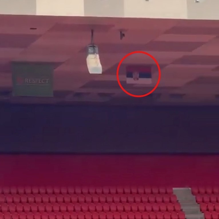 Albanci provociraju Srbe. Pogledajte srpsku zastavu koju su izvjesili na stadionu