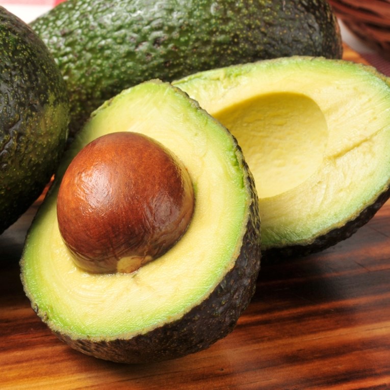 Zaboravite žlicu – za vađenje avokada iz kore koristite ovaj kuhinjski predmet
