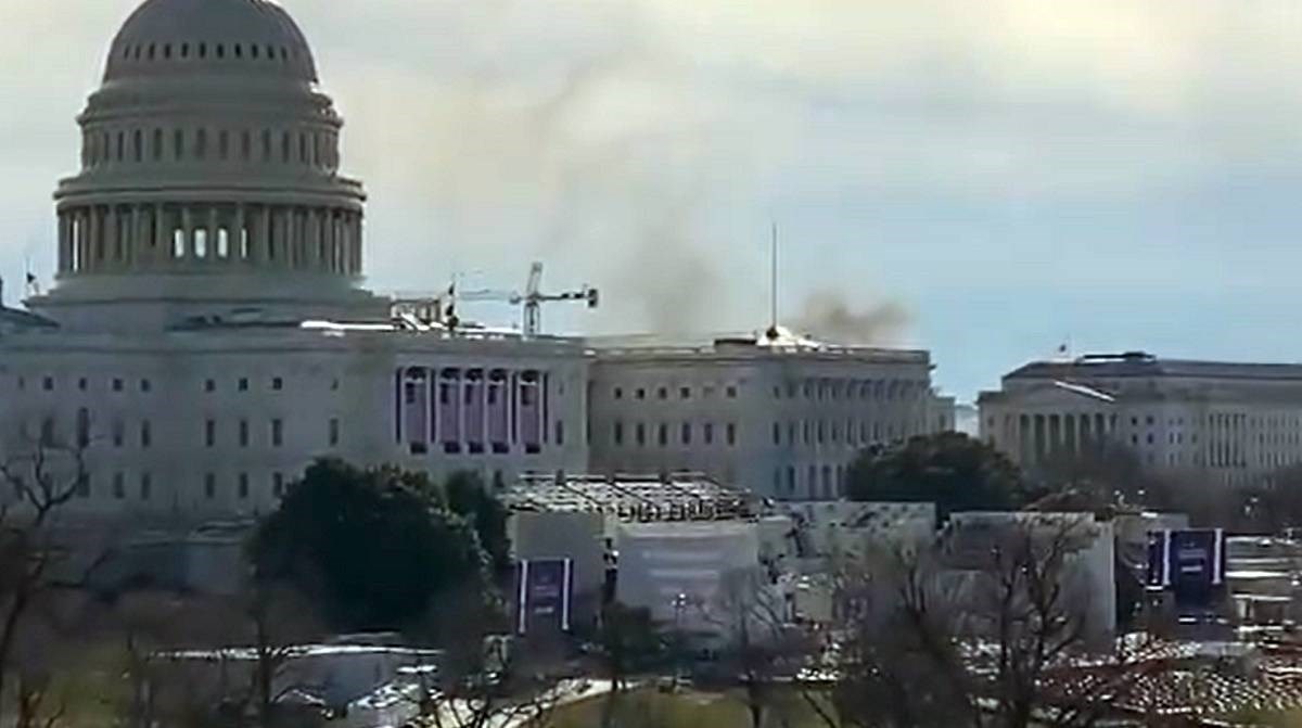 Kapitol evakuiran zbog požara u obližnjem naselju za beskućnike