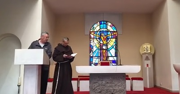 Snimka franjevaca iz crkve u Zadru je hit: "Ajde ća od mene, lupit ću te, vrcit ćeš"