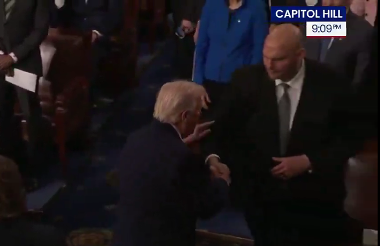 Senator iz Pennsylvanije: Mislim da sam jedini demokrat koji se rukovao s Trumpom