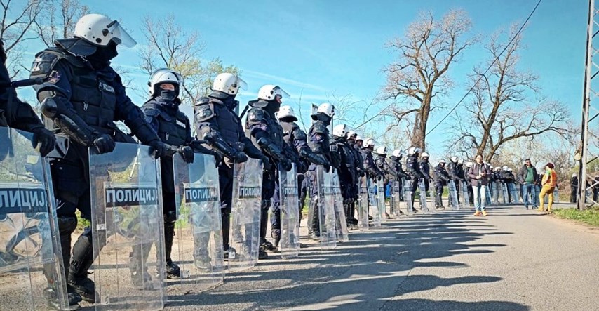Aktivisti prosvjedovali protiv sječe šume u Novom Sadu. Došlo do sukoba s policijom