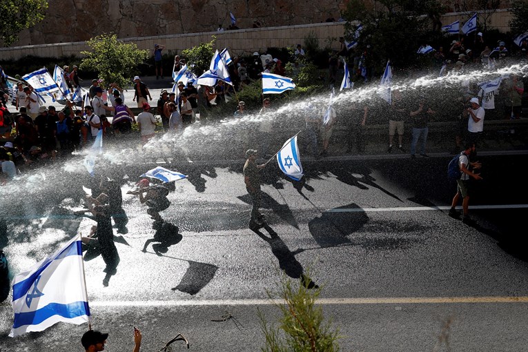 Krenuo kaos u Izraelu: "Ovo je kriza bez presedana, idemo prema građanskom ratu"
