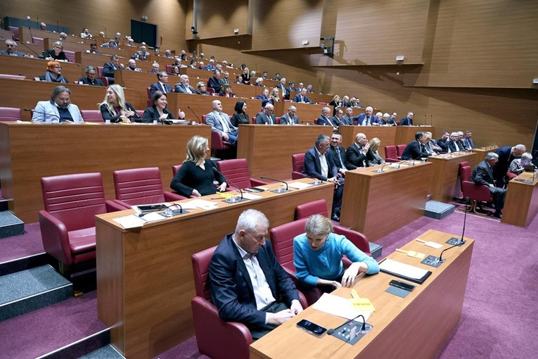 Sabor odbio osnovati povjerenstvo za femicid, produžen sniženi PDV na energente