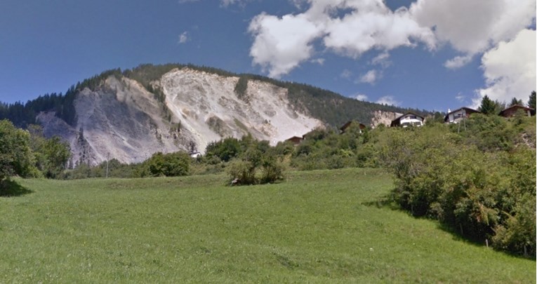 Ogromna stijena prijeti švicarskom selu. Naređena evakuacija svih stanovnika