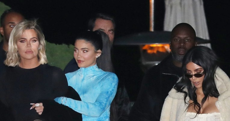 Kylie Jenner zasjenila sestre haljinom koja savršeno naglašava obline