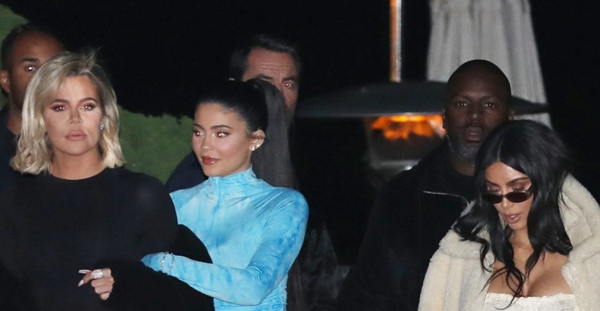 Kylie Jenner zasjenila sestre haljinom koja savršeno naglašava obline