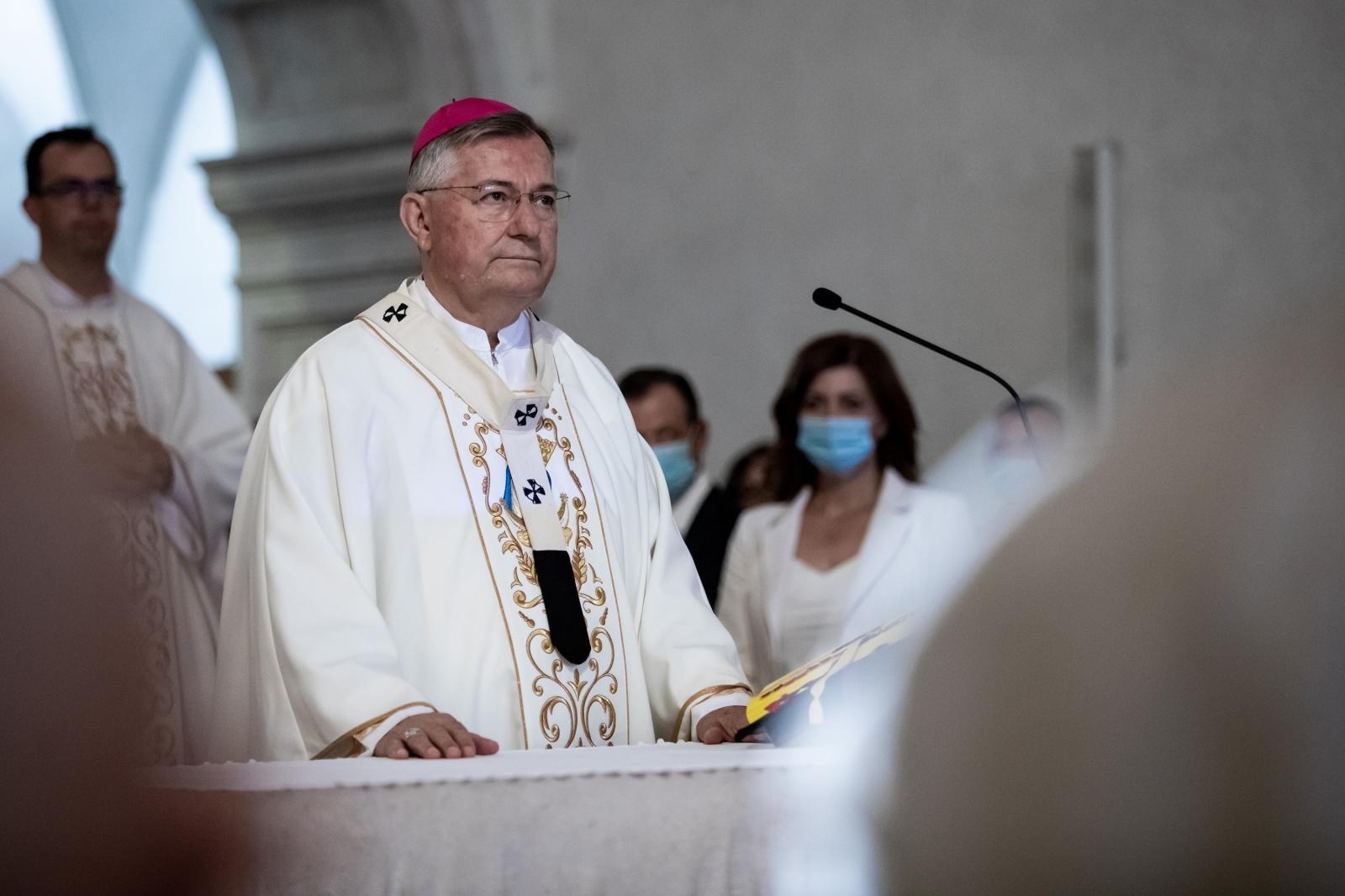 Nadbiskup Barišić: Nebriga za starije opasnija je od koronavirusa