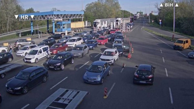 Na zadnji dan praznika granični prijelazi bez većih gužvi, osim na ulazu u RH iz BiH