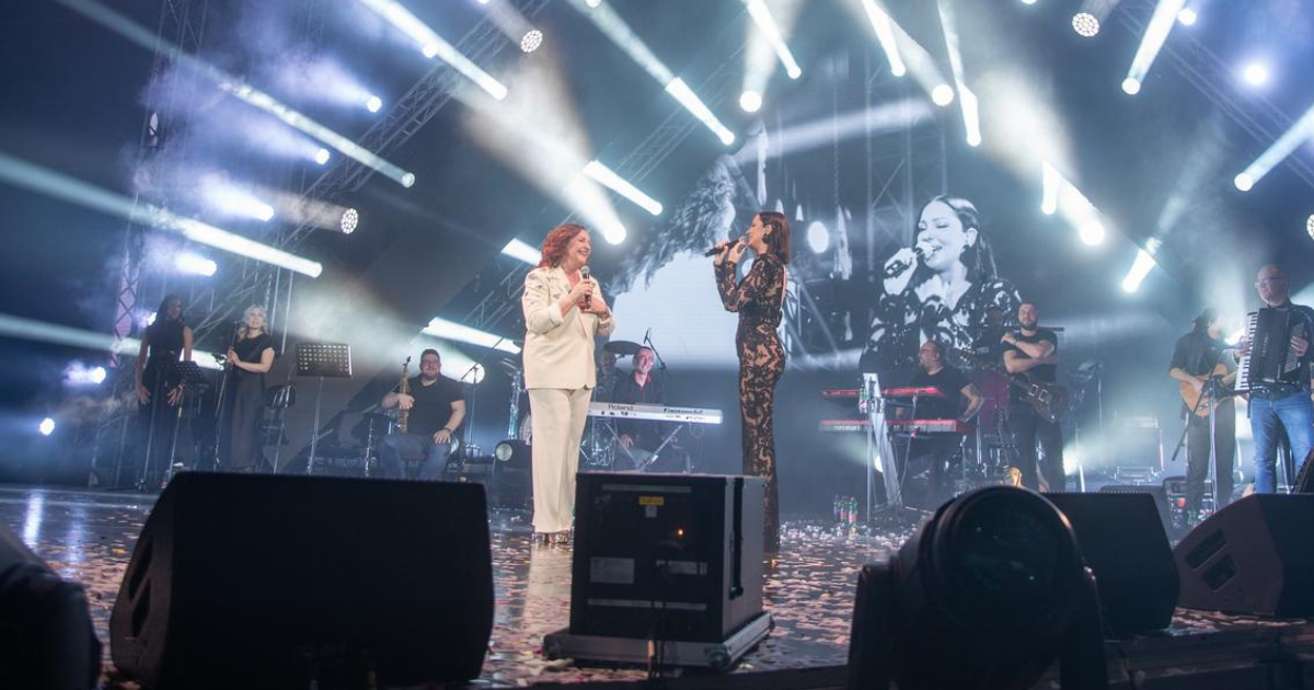 VIDEO Pogledajte reakciju publike u Osijeku kad je Prijović izvela gošću na scenu