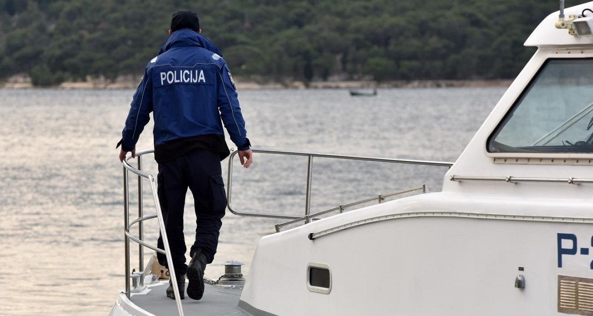 Pijani Nijemac pao s broda u more, Njemica skočila za njim i teško se ozlijedila