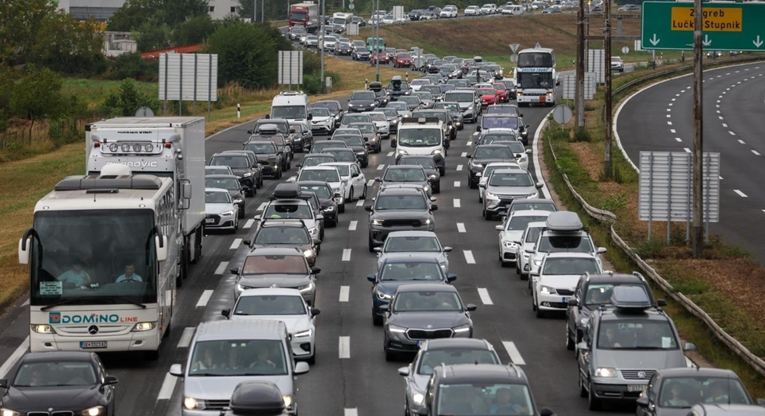 Gužve na autocestama, prekinut promet u tunelu na A6