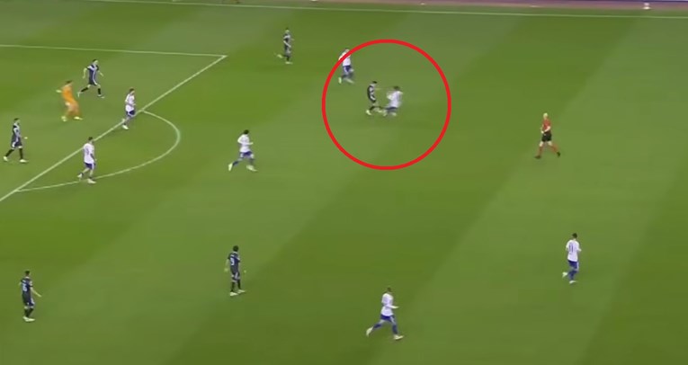 Bel pustio prednost pa dobio poziv iz VAR sobe. Poslušajte komunikaciju prije crvenog