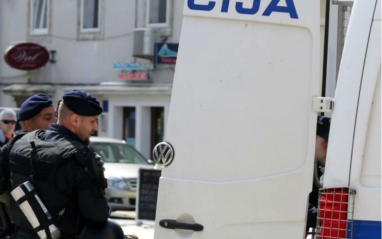 Državljanin BiH ukradenim autom bježao policiji po Rijeci, izazvao sudar