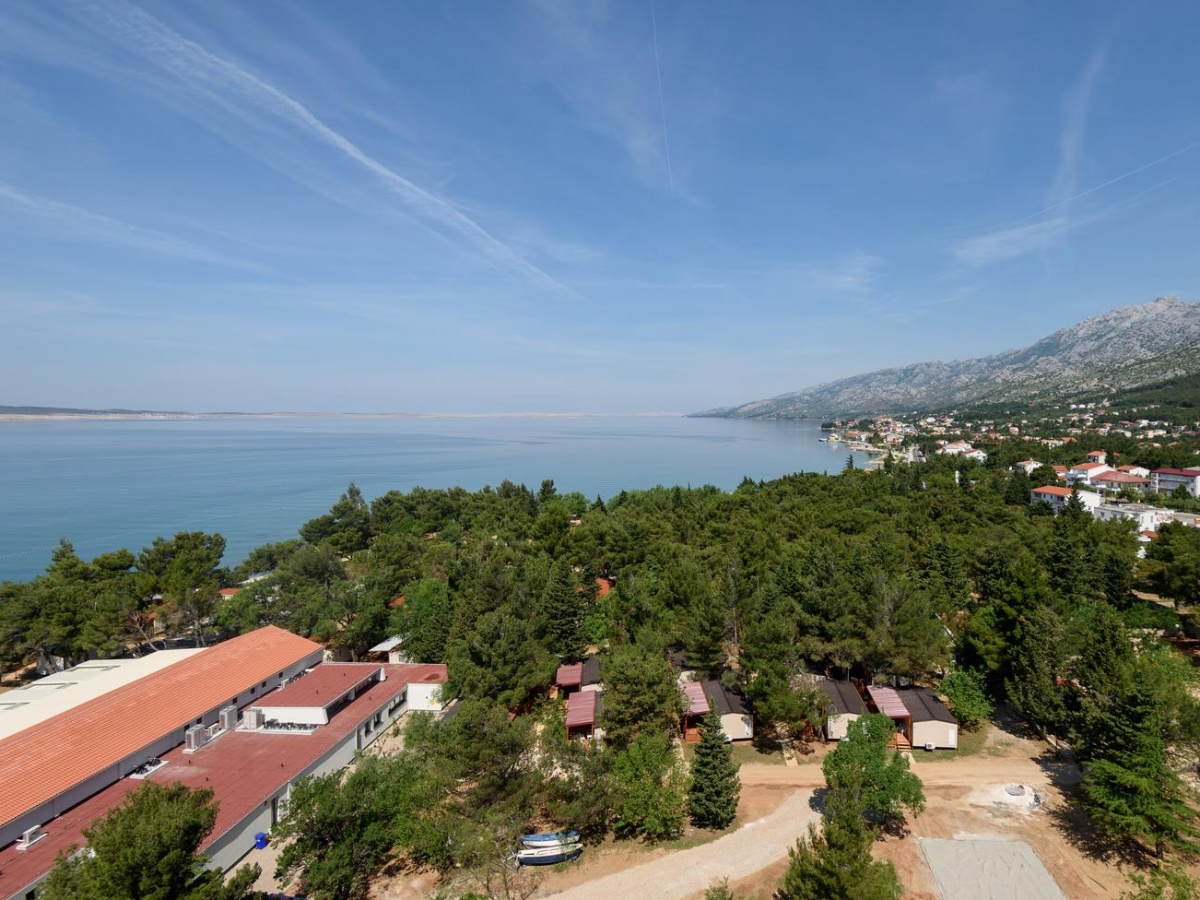 Starigrad Paklenica i okolna mjesta ostali bez struje usred turističke sezone