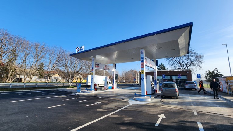 Srbija zabranila izvoz nafte i goriva zbog nestašica