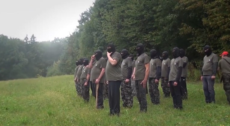 Tko su Slovenci u uniformama u vojnom kampu nedaleko od granice s Hrvatskom?