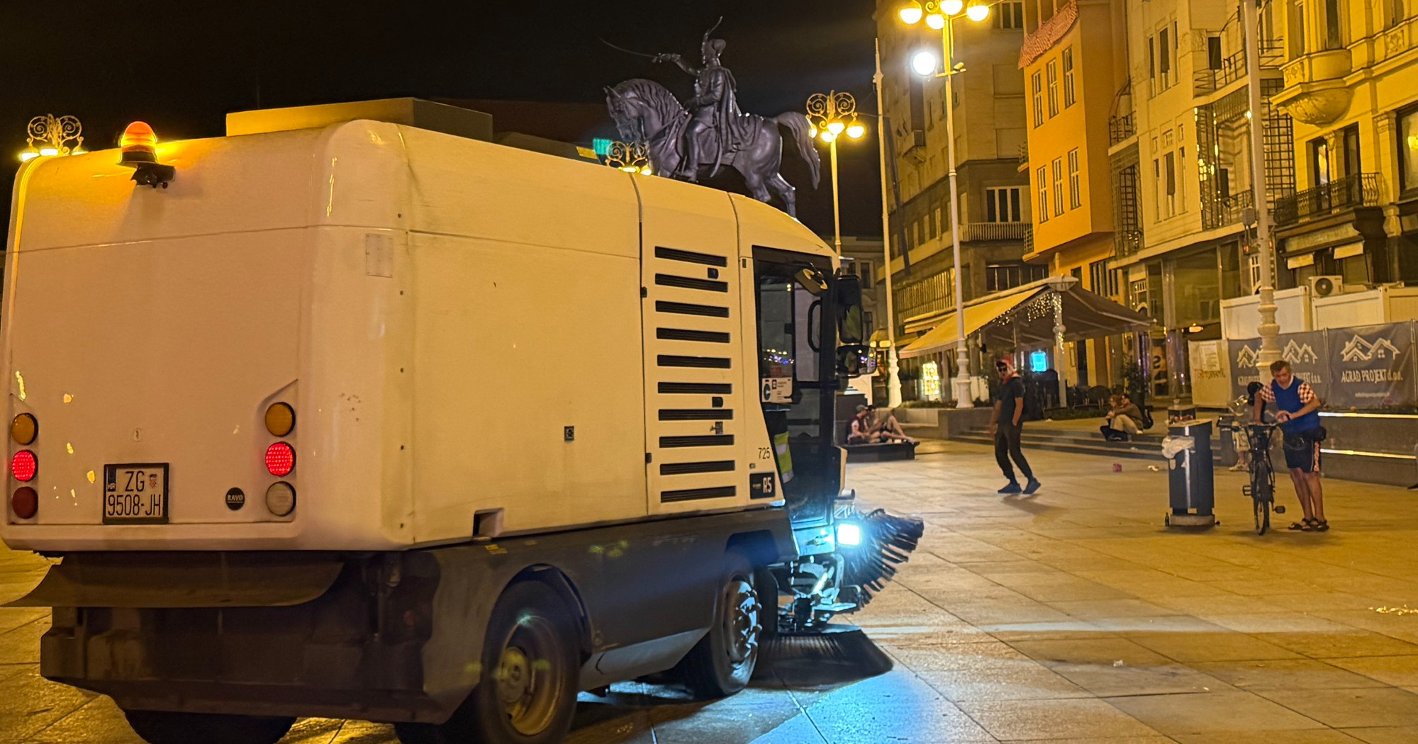 VIDEO Čistoća odmah sredila nered koji su u centru Zagreba ostavili navijači