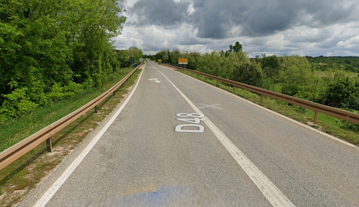 Auto sletio s ceste kod Poreča, jedna osoba poginula