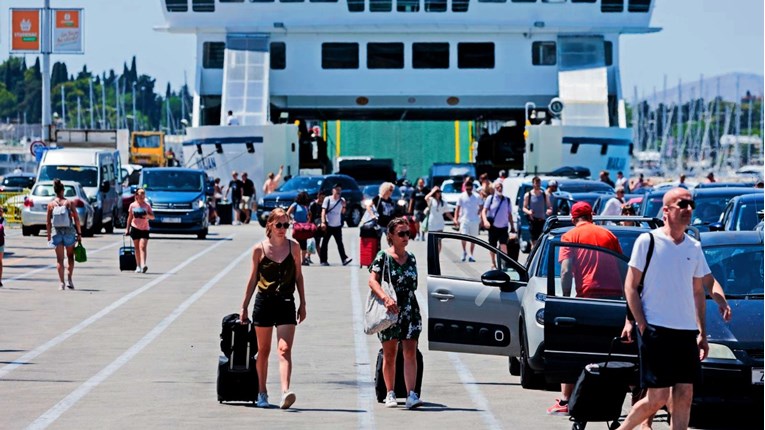 U Dalmaciji u srpnju 24 posto više turista nego lani