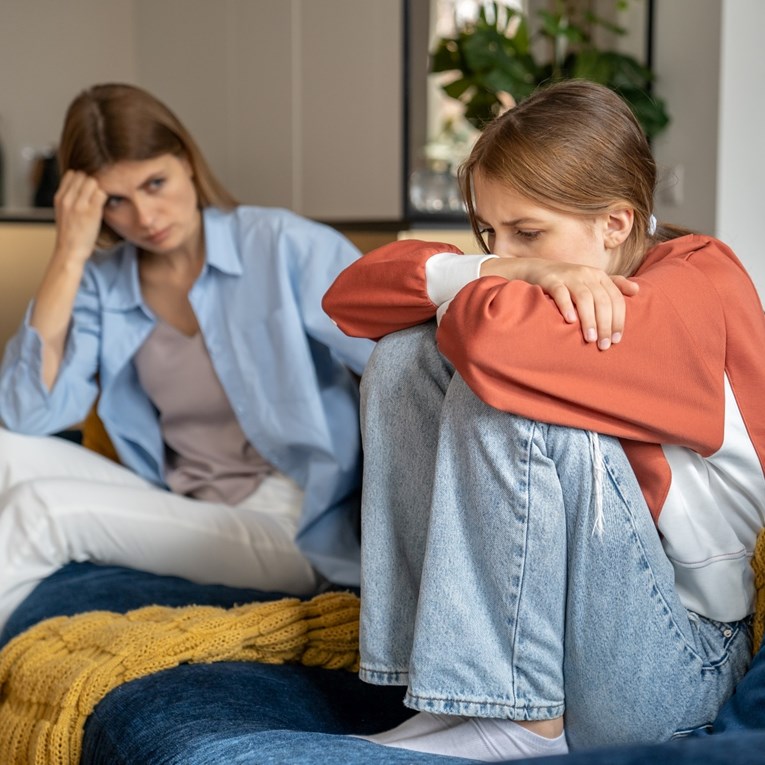 Psihologinja otkriva pet znakova upozorenja u govoru tijela tinejdžera