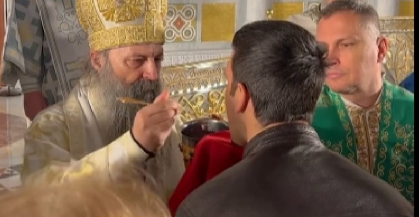 VIDEO Đoković jede iz iste žlice sa stotinama ljudi, hrani ga Porfirije
