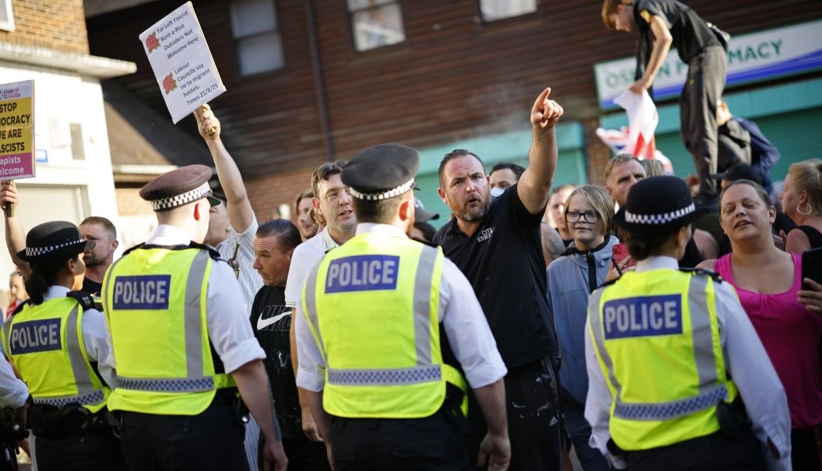 Diljem Britanije nastavljaju se prosvjedi protiv migranata