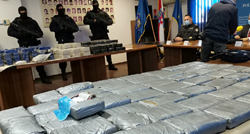 VIDEO Policija u Pločama našla rekordne količine heroina. Drugi brod krcat kokainom