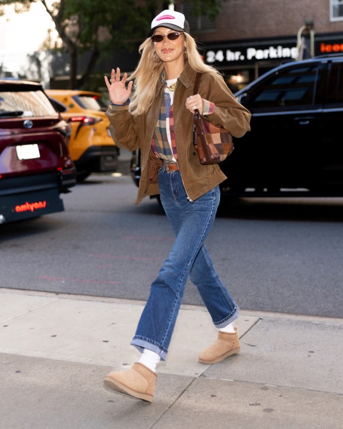 Bella Hadid u New York stigla u savršenoj kombinaciji za hladnije dane