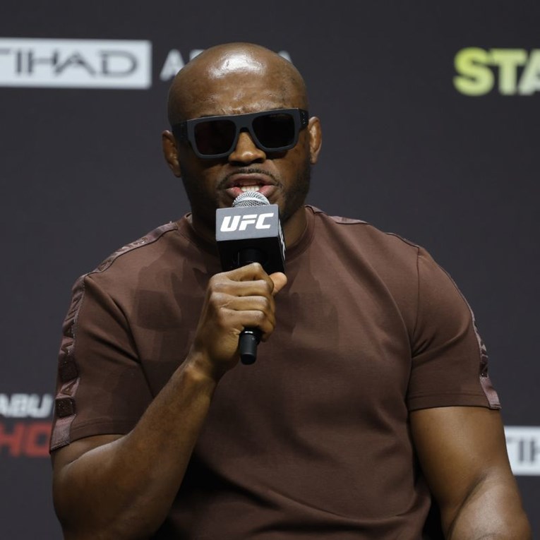 Fanovi napali bivšeg UFC prvaka zbog objave razgovora s Joshuom: Odvratno