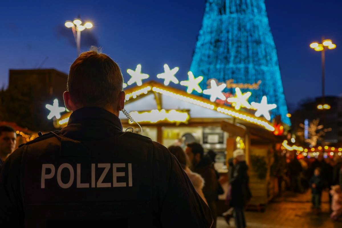 Merz: Uznemiruje me da ne možemo imati božićne sajmove bez velikog osiguranja