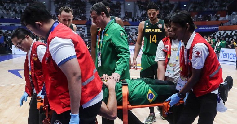 VIDEO Teška ozljeda brazilske zvijezde. Mora otići s košarkaškog SP-a