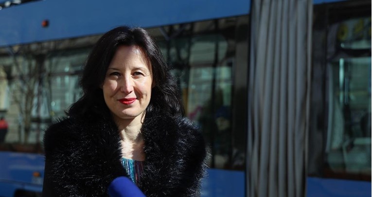 HDZ: Ojačali smo plavu boju, Orešković: Hrvatska se zaplavila zbog mreže korupcije