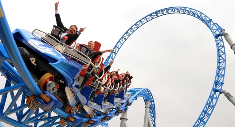 Rollercoaster u Njemačkoj stajao na mjestu, ljudi 40 minuta čekali da krene