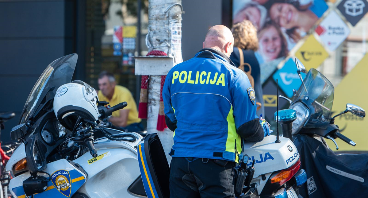 Državljanin Srbije zabio se u terasu kafića u Zagrebu. Bio mrtav pijan, nema vozačku