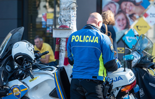 Državljanin Srbije zabio se u terasu kafića u Zagrebu. Bio mrtav pijan, nema vozačku