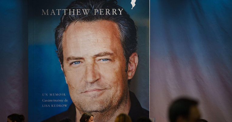 Memoari Matthewa Perryja prvi su na listi najprodavanijih knjiga nakon njegove smrti