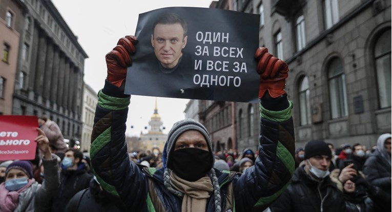 Nakon Navalnijevog filma svaki šesti Rus gleda negativno na Putina