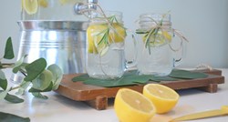 Prirodni lijek protiv prehlade: Četiri prednosti konzumiranja vode s limunom