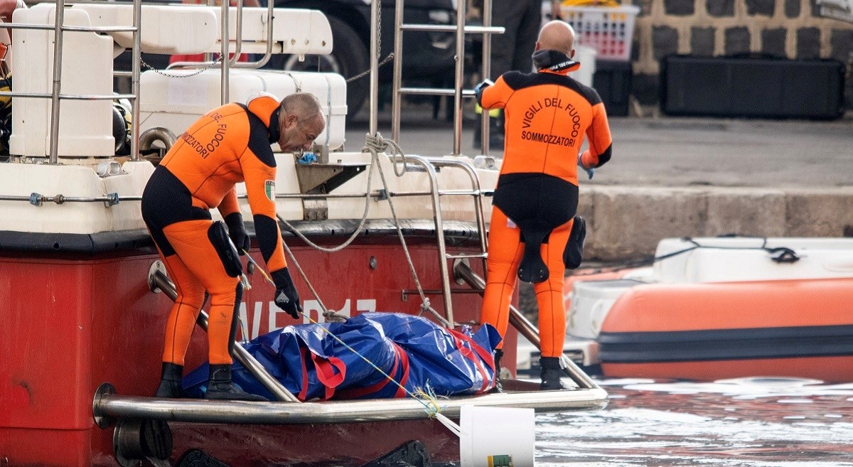 Četiri žrtve s luksuzne jedrilice koja je potonula kod Sicilije umrle su od gušenja