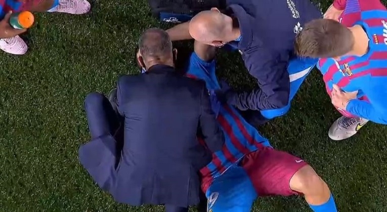 Aguero zabrinuo Camp Nou. Žalio se na disanje pa napustio teren