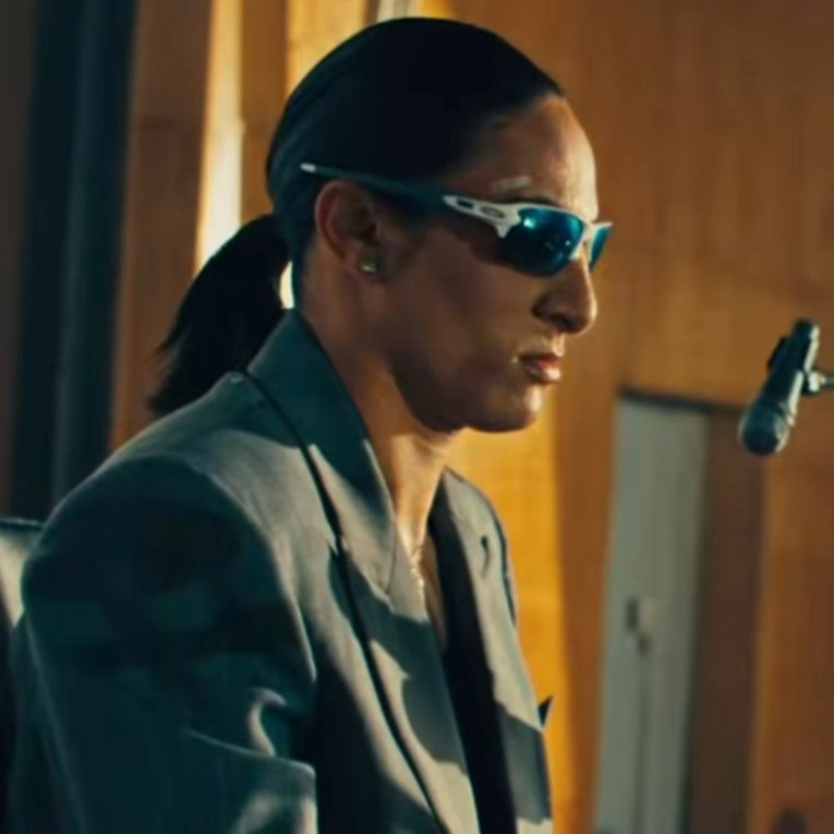 Boksačica koju optužuju da je muškarac postala lice beauty branda. Pogledajte video