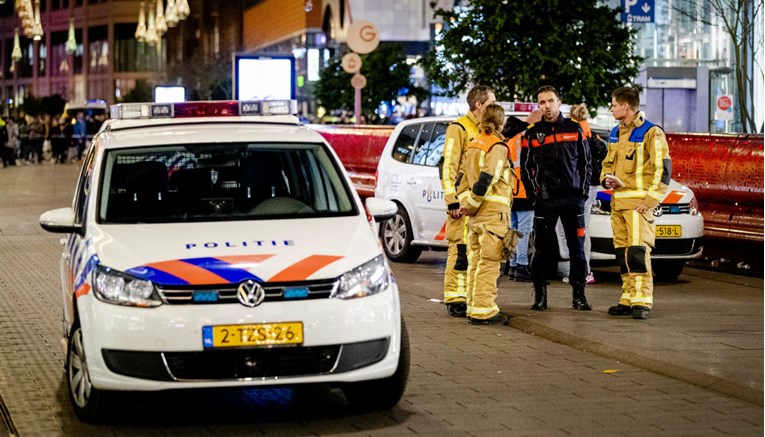Troje ljudi ranjeno u napadu nožem u Haagu