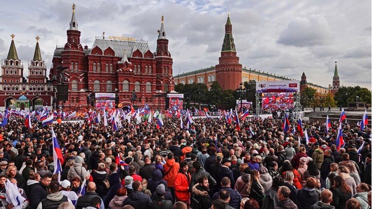FOTO Rusi masovno na ulicama Moskve, traže aneksiju istoka Ukrajine