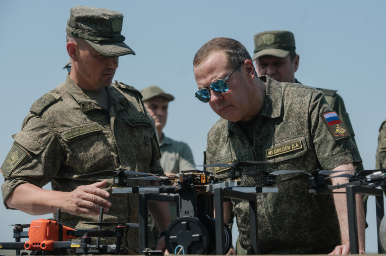 Medvedev: Duh NATO jedinstva nestaje. Prijetnja globalnog rata drastično raste