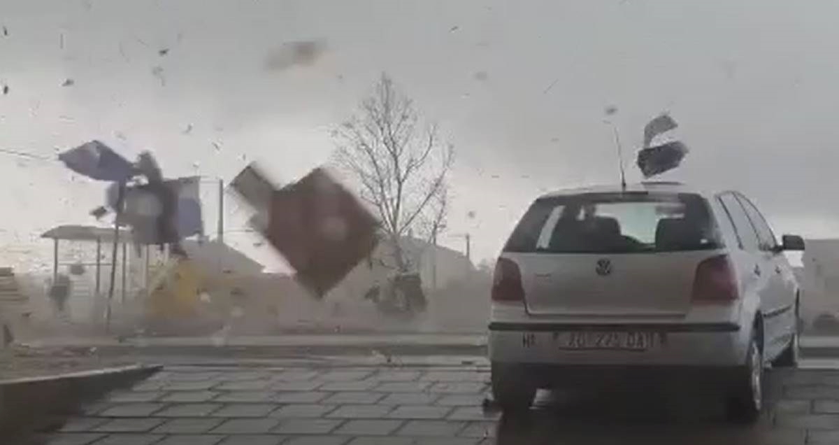 VIDEO Pijavica kod Benkovca nosila kontejnere i dizala krovove: "Šteta je ogromna"
