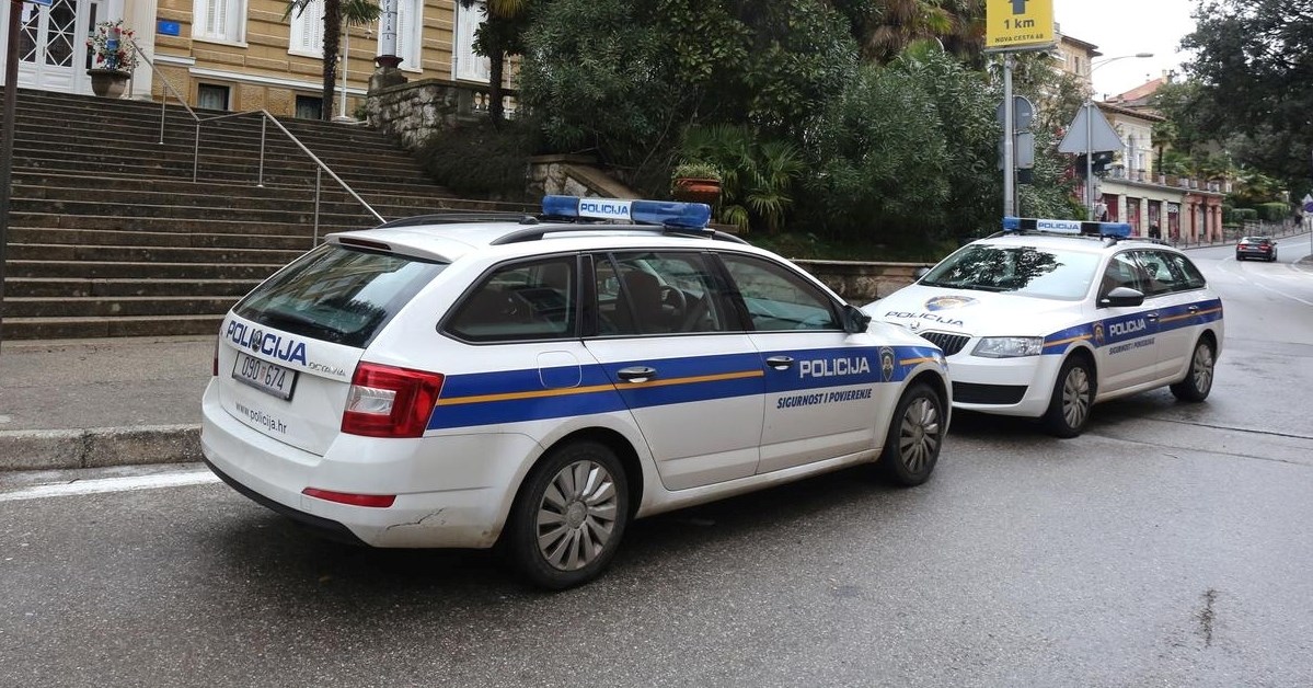 Skinuo natpis sa svoje firme u Lovranu pa prijavio zaposlenicu da ga je ukrala