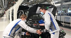 VIDEO Ovako izgleda proizvodnja auta pod maskama u Volkswagenu